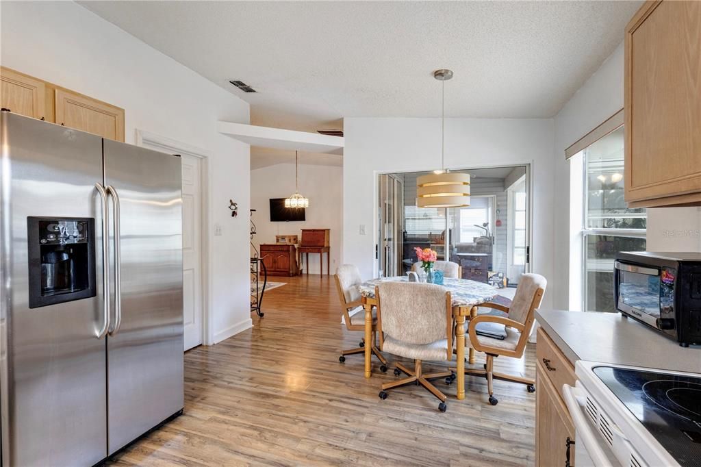 For Sale: $233,000 (2 beds, 2 baths, 1308 Square Feet)