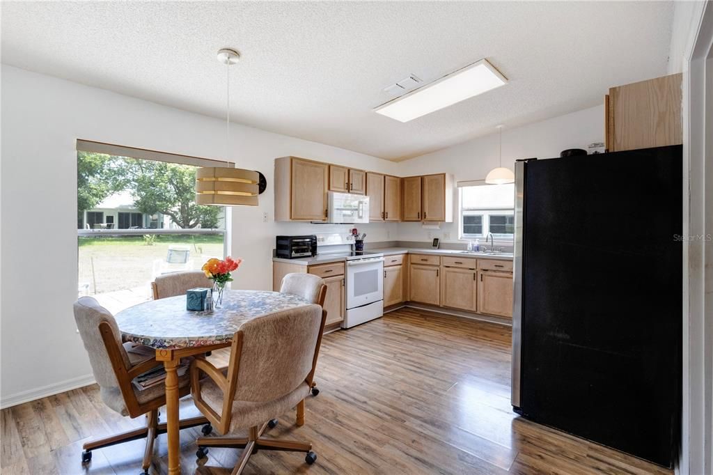 For Sale: $233,000 (2 beds, 2 baths, 1308 Square Feet)