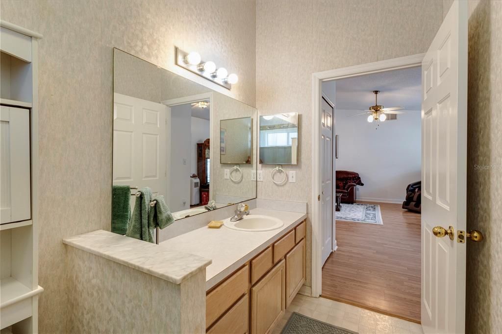 For Sale: $233,000 (2 beds, 2 baths, 1308 Square Feet)
