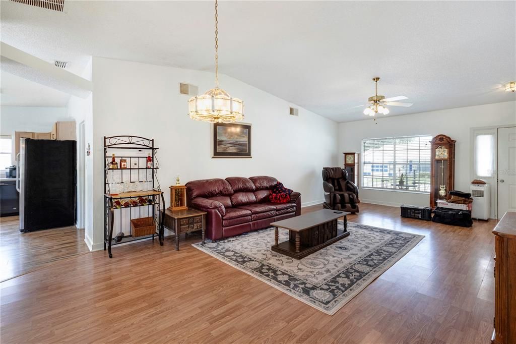For Sale: $233,000 (2 beds, 2 baths, 1308 Square Feet)