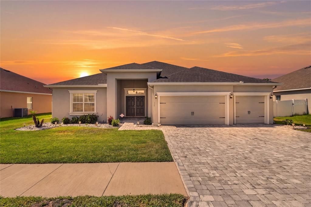 For Sale: $534,900 (5 beds, 3 baths, 3092 Square Feet)