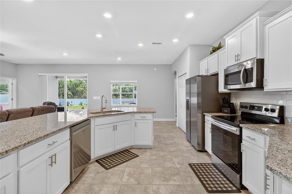 For Sale: $534,900 (5 beds, 3 baths, 3092 Square Feet)