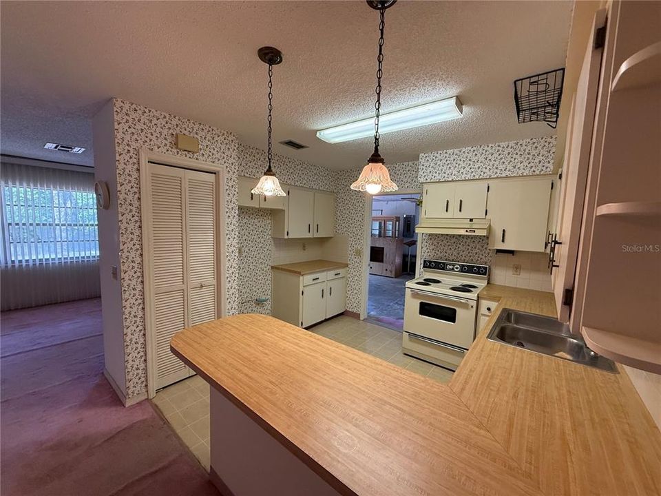 For Sale: $239,900 (2 beds, 2 baths, 1440 Square Feet)