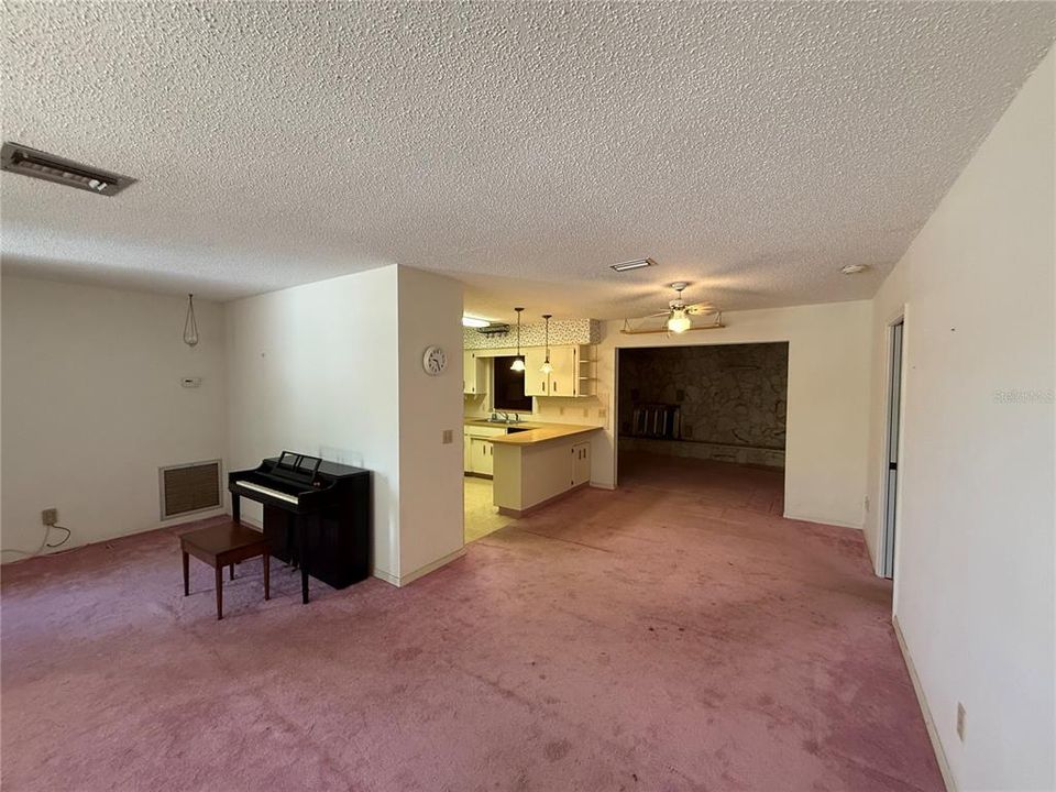 For Sale: $239,900 (2 beds, 2 baths, 1440 Square Feet)