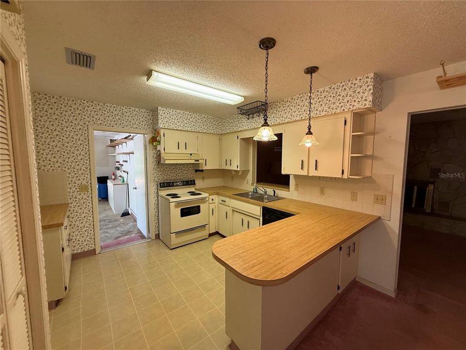 For Sale: $239,900 (2 beds, 2 baths, 1440 Square Feet)