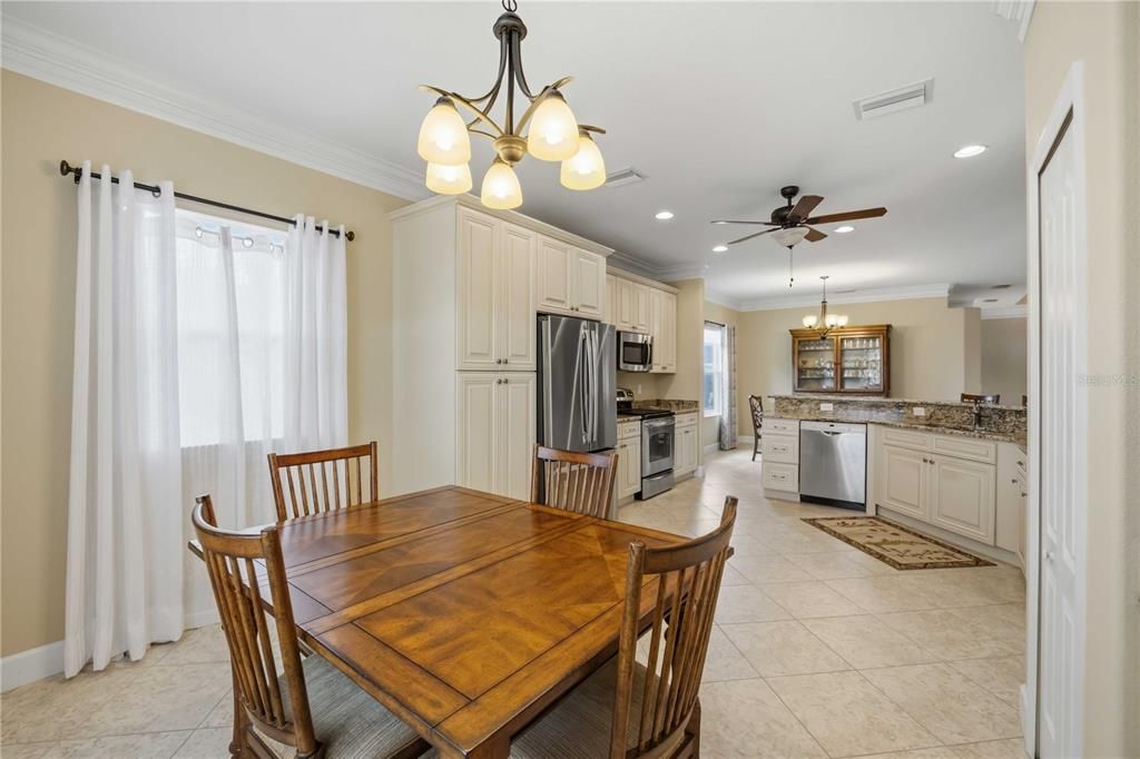 For Sale: $425,000 (3 beds, 2 baths, 2092 Square Feet)