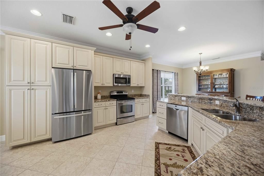 For Sale: $425,000 (3 beds, 2 baths, 2092 Square Feet)