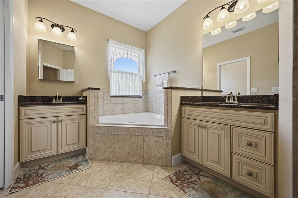 For Sale: $425,000 (3 beds, 2 baths, 2092 Square Feet)