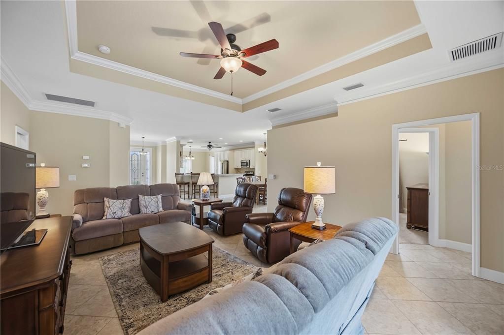 For Sale: $425,000 (3 beds, 2 baths, 2092 Square Feet)
