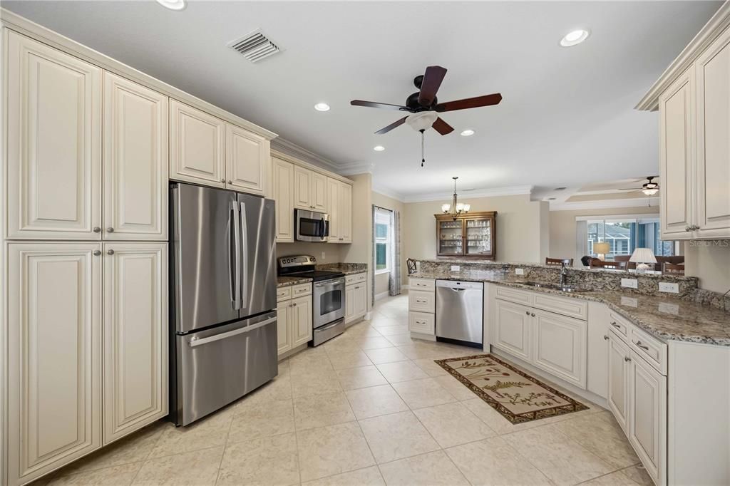 For Sale: $425,000 (3 beds, 2 baths, 2092 Square Feet)