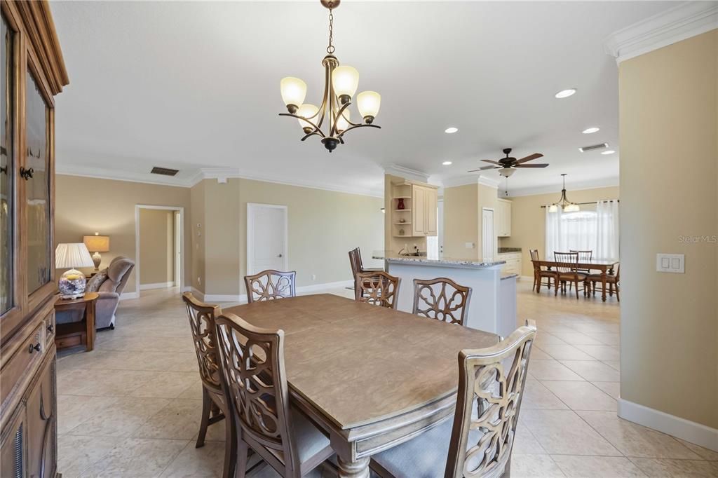 For Sale: $425,000 (3 beds, 2 baths, 2092 Square Feet)