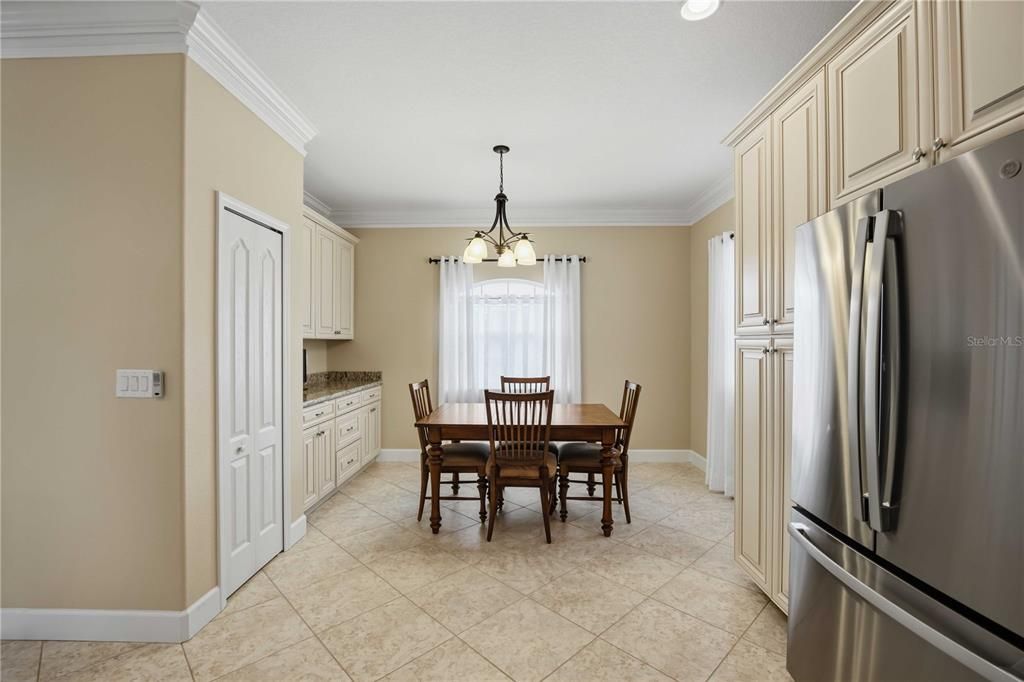 For Sale: $425,000 (3 beds, 2 baths, 2092 Square Feet)