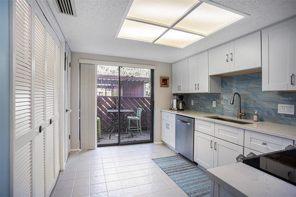 For Rent: $2,450 (2 beds, 2 baths, 1060 Square Feet)