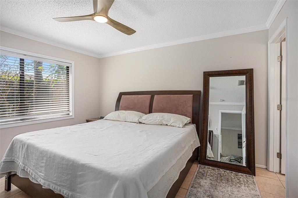 For Rent: $2,450 (2 beds, 2 baths, 1060 Square Feet)