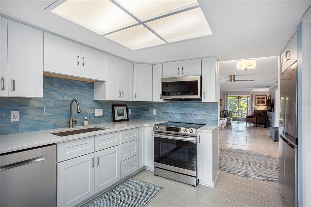 For Rent: $2,450 (2 beds, 2 baths, 1060 Square Feet)