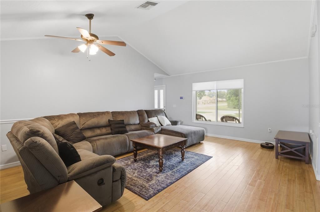 For Sale: $389,900 (3 beds, 2 baths, 1680 Square Feet)