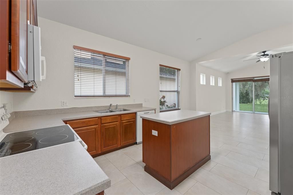 For Rent: $2,800 (3 beds, 2 baths, 1820 Square Feet)