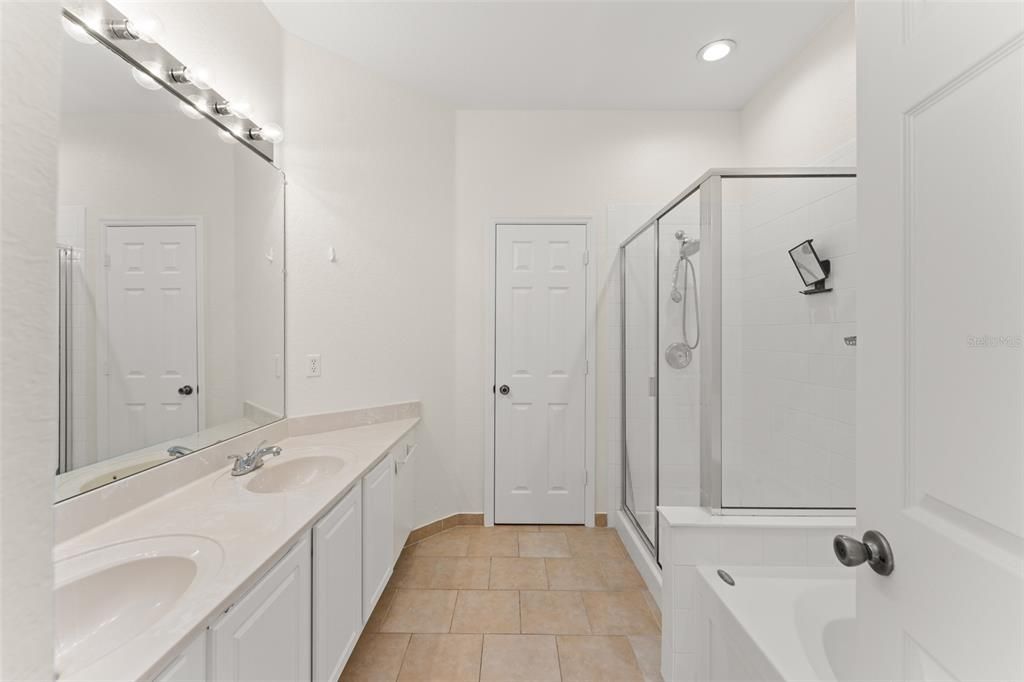 For Rent: $2,800 (3 beds, 2 baths, 1820 Square Feet)