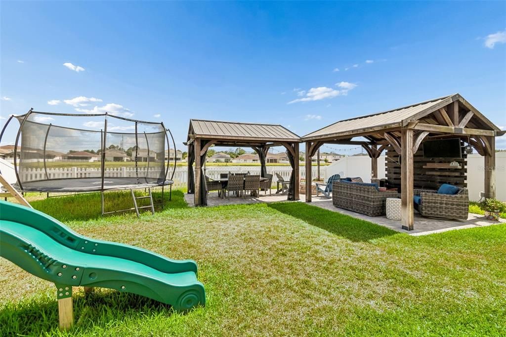 Active With Contract: $459,900 (4 beds, 3 baths, 2637 Square Feet)