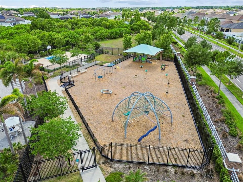 Active With Contract: $459,900 (4 beds, 3 baths, 2637 Square Feet)