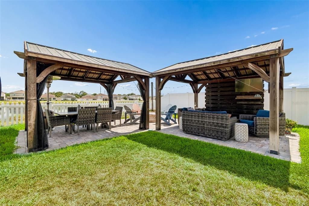Active With Contract: $459,900 (4 beds, 3 baths, 2637 Square Feet)