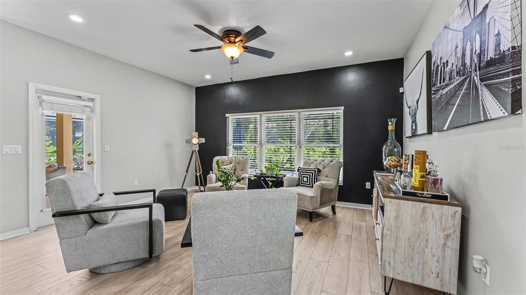 En Venta: $649,900 (5 camas, 4 baños, 3651 Pies cuadrados)
