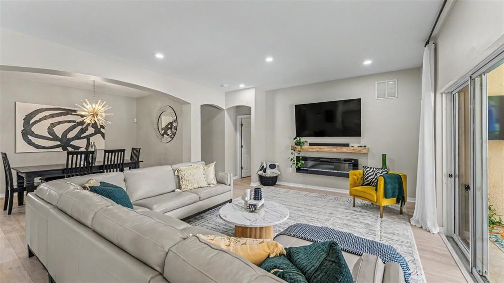 En Venta: $649,900 (5 camas, 4 baños, 3651 Pies cuadrados)