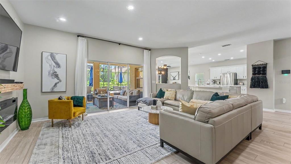 En Venta: $649,900 (5 camas, 4 baños, 3651 Pies cuadrados)