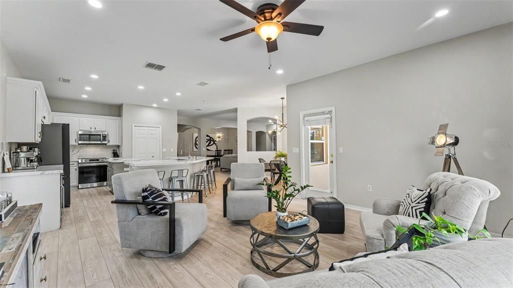 En Venta: $649,900 (5 camas, 4 baños, 3651 Pies cuadrados)