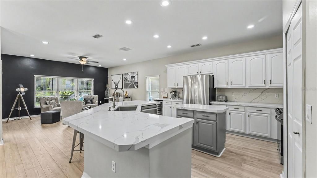 En Venta: $649,900 (5 camas, 4 baños, 3651 Pies cuadrados)
