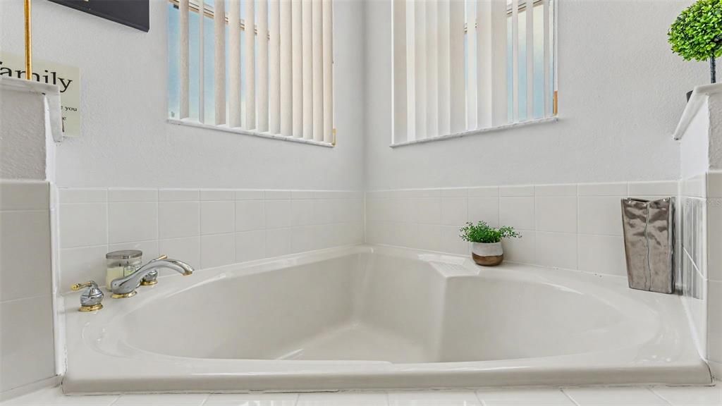 En Venta: $649,900 (5 camas, 4 baños, 3651 Pies cuadrados)