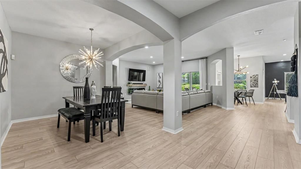 En Venta: $649,900 (5 camas, 4 baños, 3651 Pies cuadrados)
