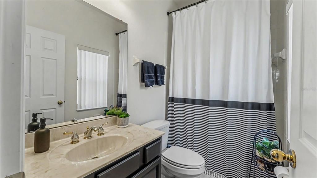 En Venta: $649,900 (5 camas, 4 baños, 3651 Pies cuadrados)