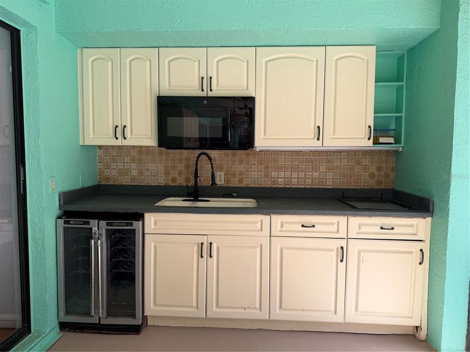 For Sale: $695,000 (3 beds, 2 baths, 2067 Square Feet)