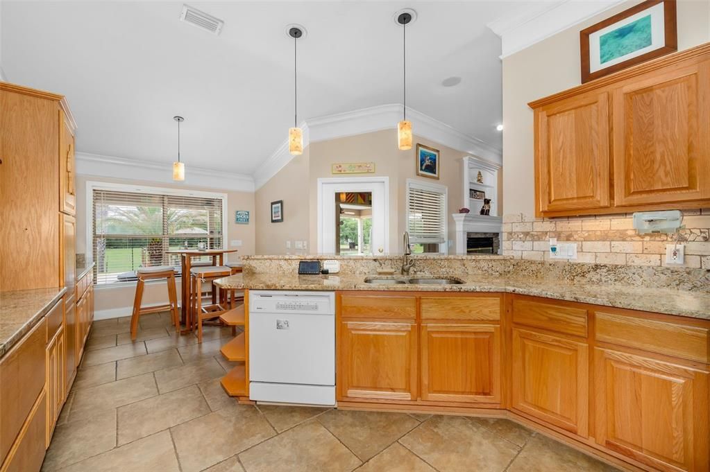 На продажу: $824,999 (4 спален, 2 ванн, 2820 Квадратных фут)