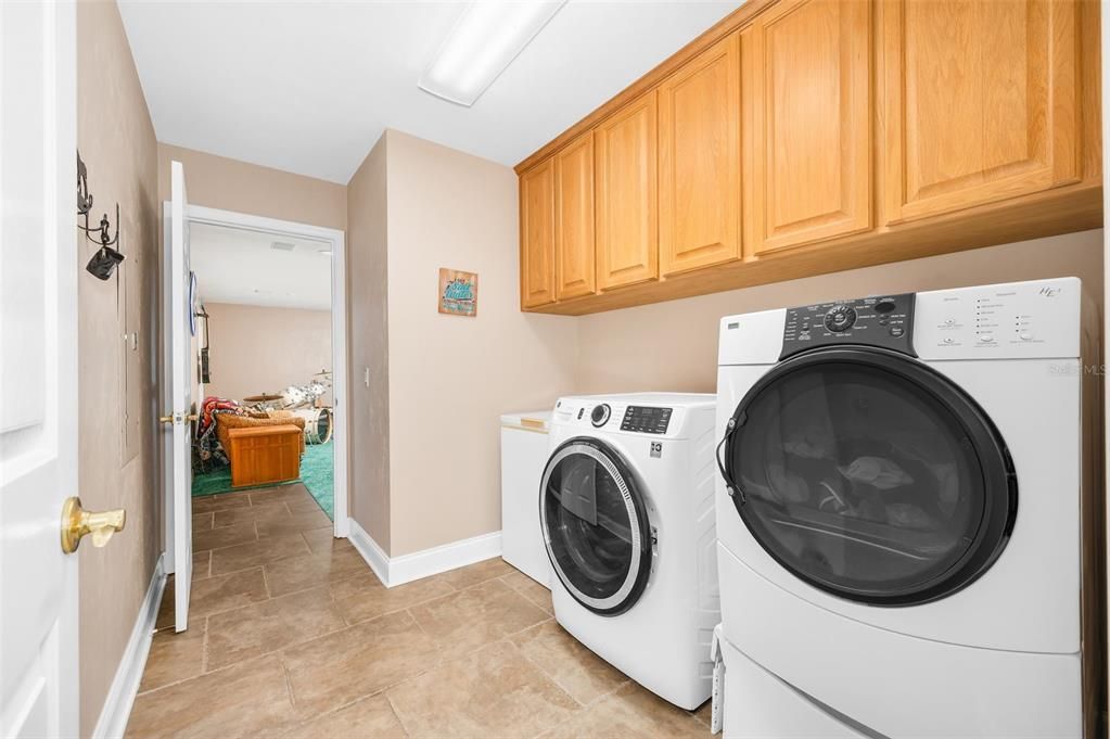 На продажу: $824,999 (4 спален, 2 ванн, 2820 Квадратных фут)