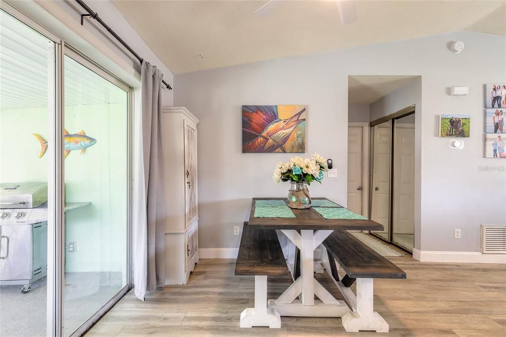 For Sale: $334,900 (3 beds, 2 baths, 1218 Square Feet)