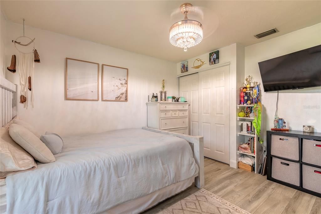 For Sale: $334,900 (3 beds, 2 baths, 1218 Square Feet)