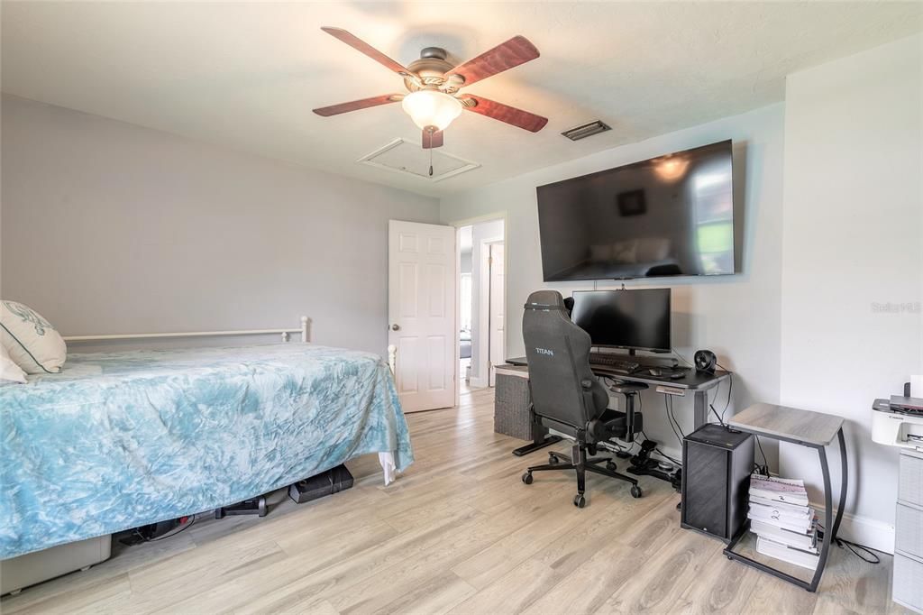 For Sale: $334,900 (3 beds, 2 baths, 1218 Square Feet)