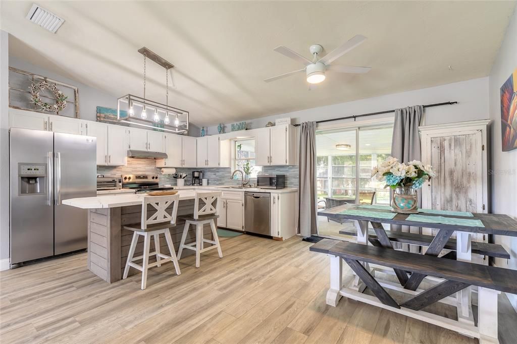 For Sale: $334,900 (3 beds, 2 baths, 1218 Square Feet)