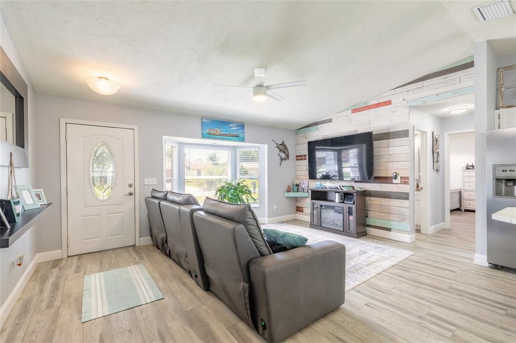 For Sale: $334,900 (3 beds, 2 baths, 1218 Square Feet)