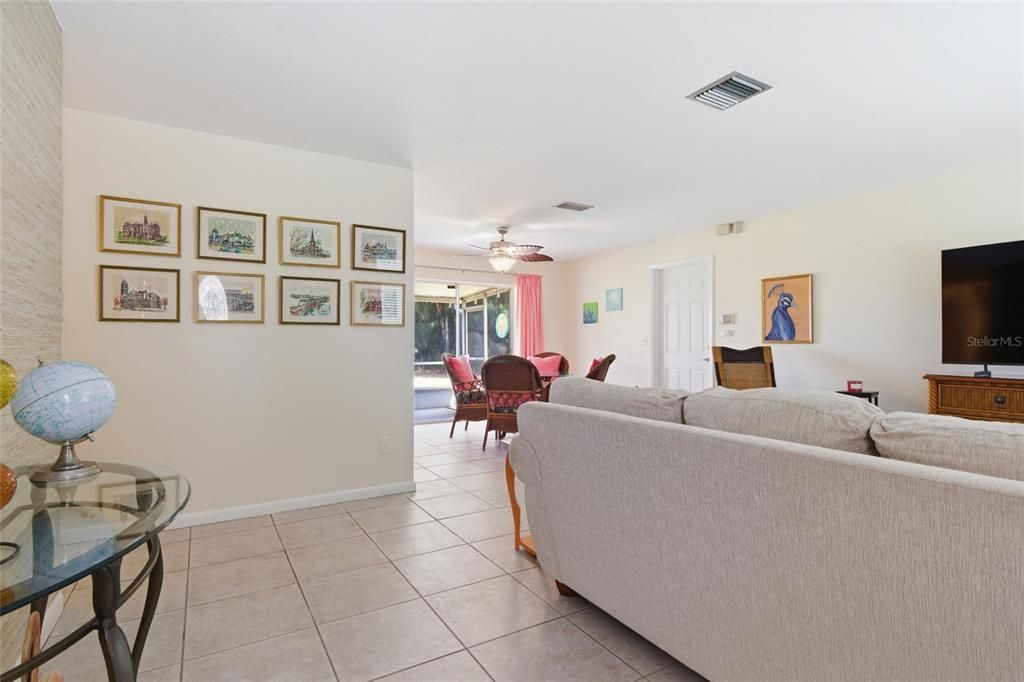 En Venta: $259,900 (2 camas, 2 baños, 1055 Pies cuadrados)