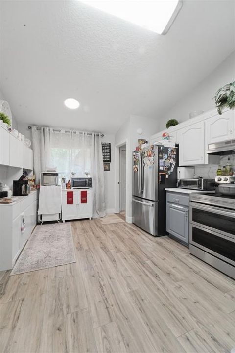 Activo con contrato: $549,900 (3 camas, 2 baños, 1766 Pies cuadrados)