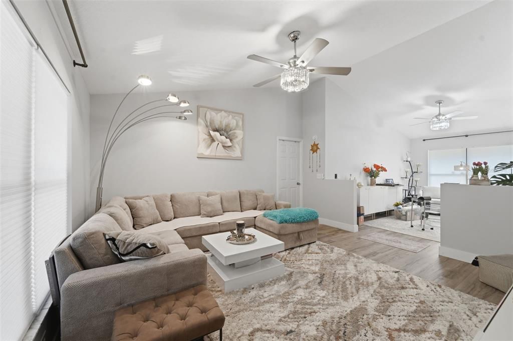 Activo con contrato: $549,900 (3 camas, 2 baños, 1766 Pies cuadrados)