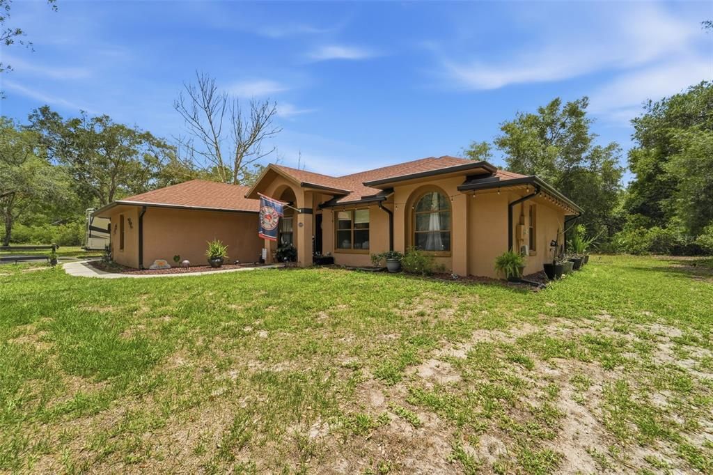 Activo con contrato: $549,900 (3 camas, 2 baños, 1766 Pies cuadrados)