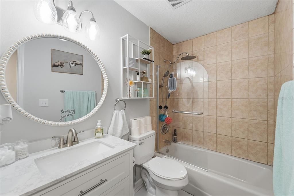 Activo con contrato: $549,900 (3 camas, 2 baños, 1766 Pies cuadrados)