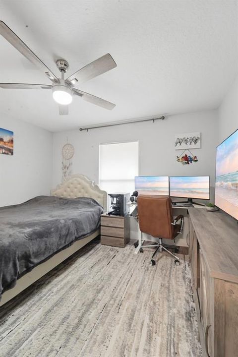 Activo con contrato: $549,900 (3 camas, 2 baños, 1766 Pies cuadrados)