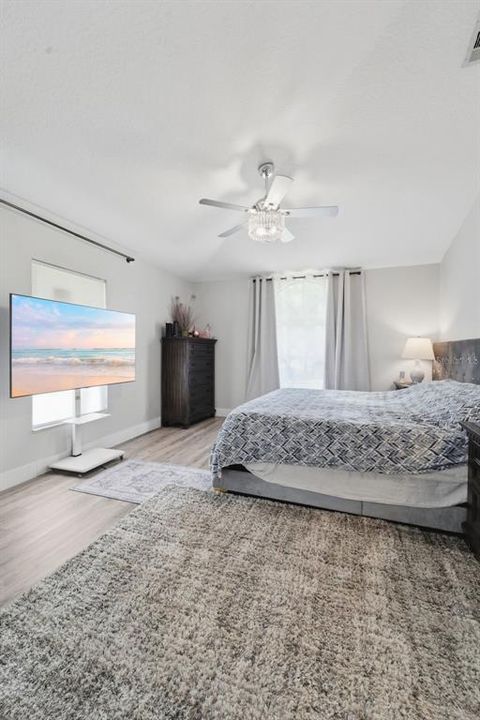 Activo con contrato: $549,900 (3 camas, 2 baños, 1766 Pies cuadrados)