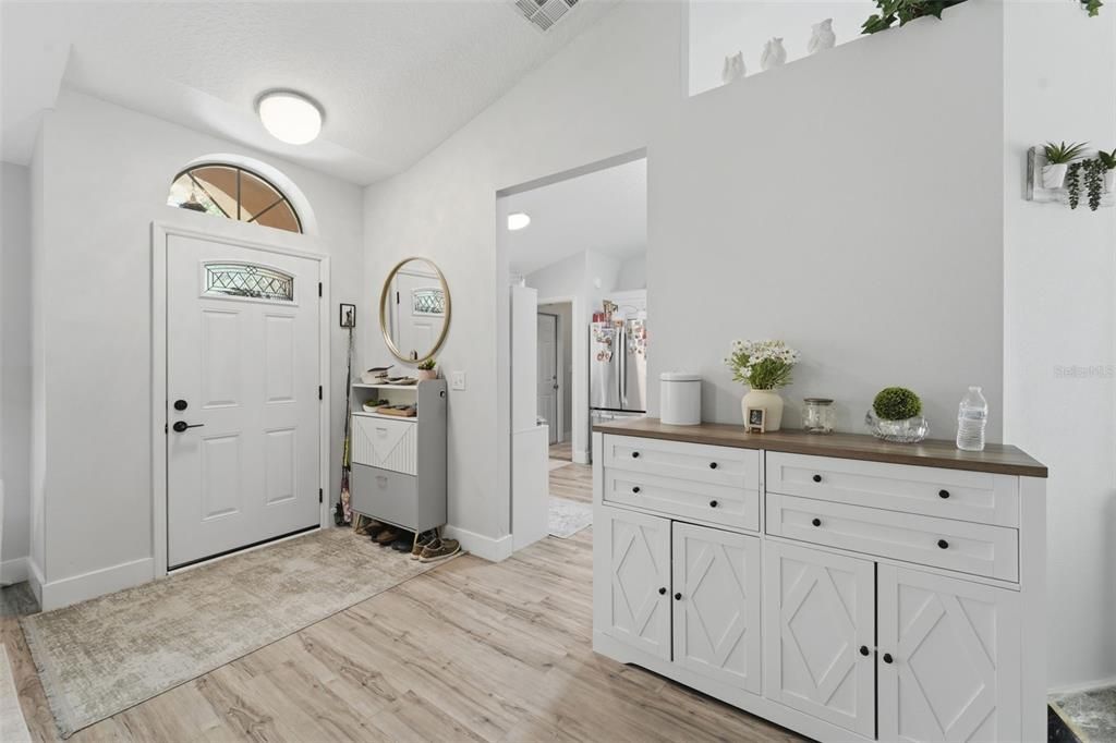 Activo con contrato: $549,900 (3 camas, 2 baños, 1766 Pies cuadrados)
