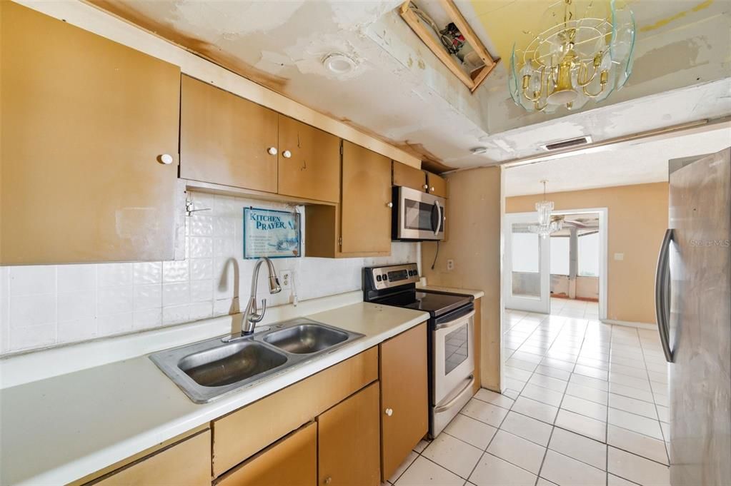На продажу: $209,900 (4 спален, 2 ванн, 1776 Квадратных фут)